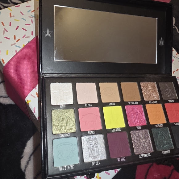 Jeffree Star Cosmetics Conspiracy 2019 Discontinued 18 Color Eyeshadow Palette - Picture 5 of 11